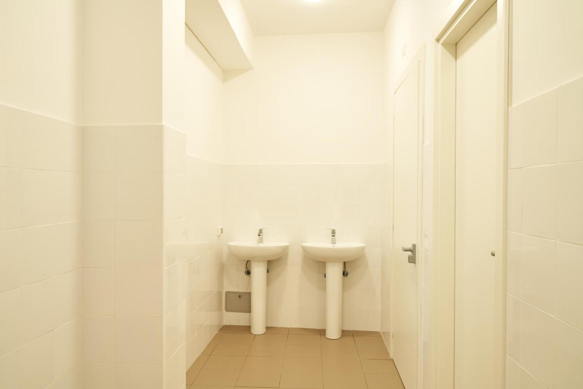 Хостел Hub Portanova Трани Экстерьер фото